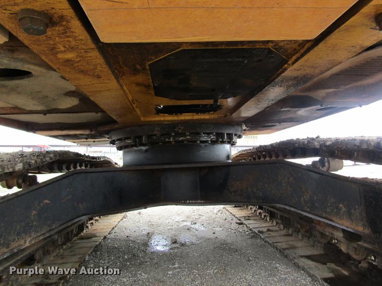 image for item DC4473 2005 John Deere 270 excavator