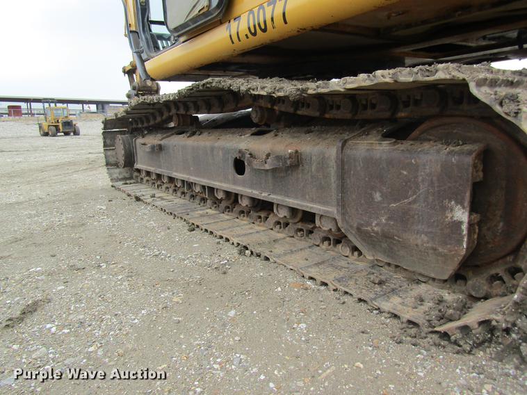 image for item DC4473 2005 John Deere 270 excavator