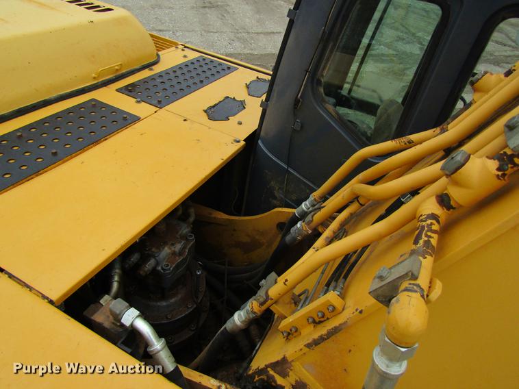 image for item DC4473 2005 John Deere 270 excavator