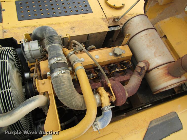 image for item DC4473 2005 John Deere 270 excavator