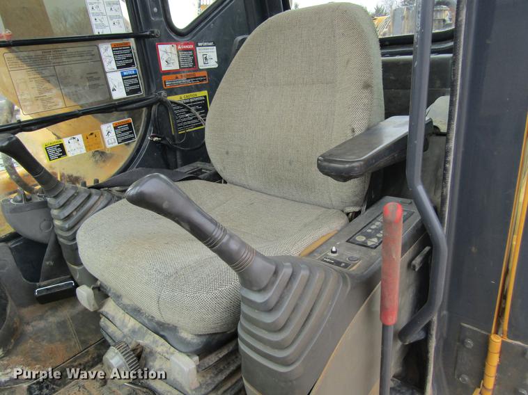 image for item DC4473 2005 John Deere 270 excavator
