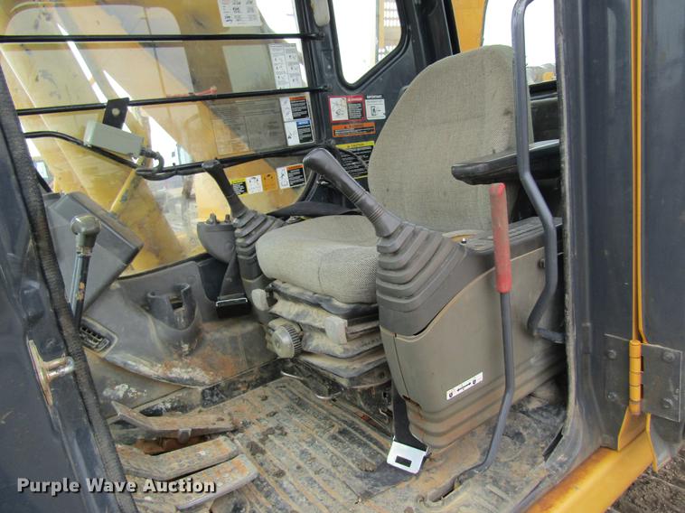 image for item DC4473 2005 John Deere 270 excavator