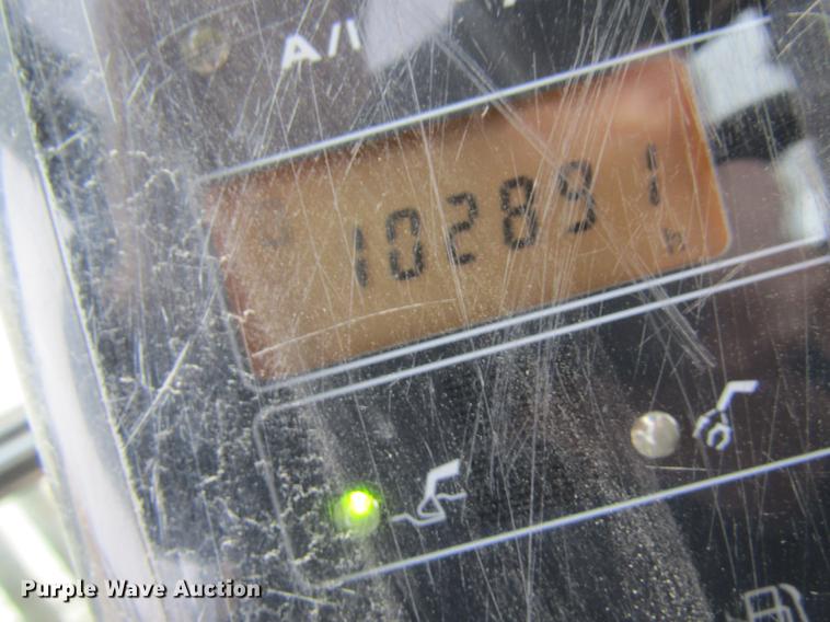 image for item DC4473 2005 John Deere 270 excavator