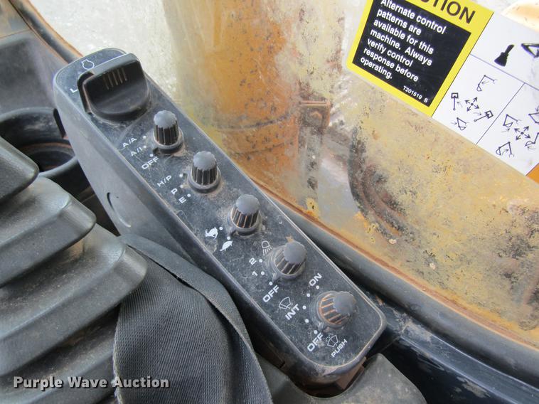 image for item DC4473 2005 John Deere 270 excavator