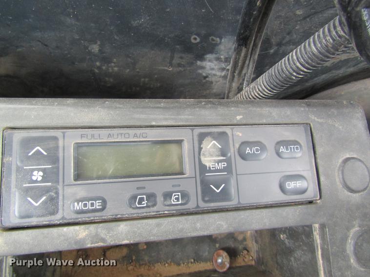 image for item DC4473 2005 John Deere 270 excavator