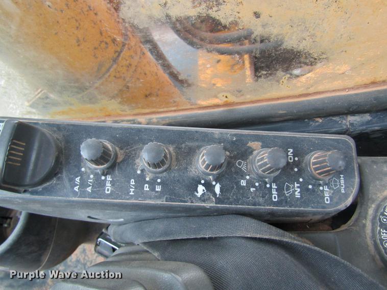 image for item DC4473 2005 John Deere 270 excavator