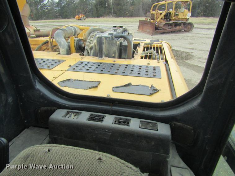 image for item DC4473 2005 John Deere 270 excavator