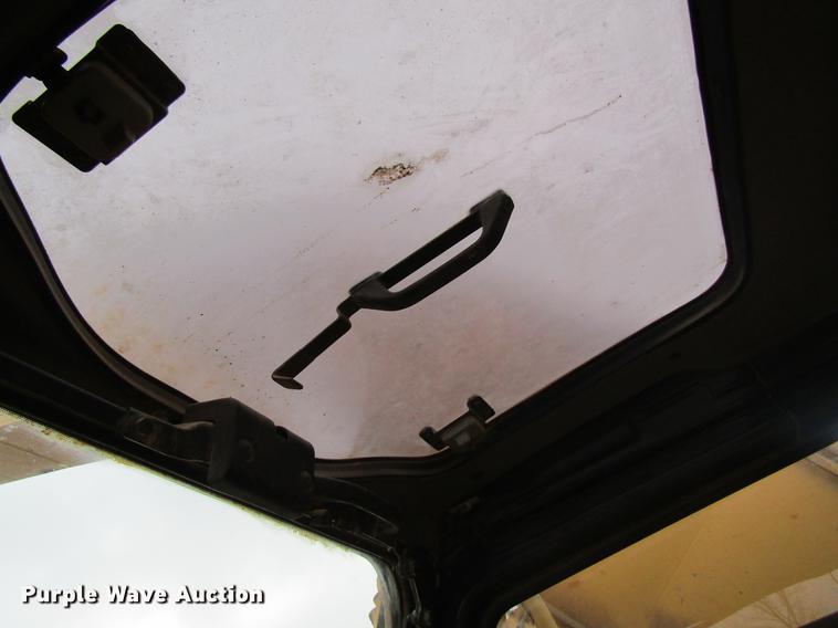 image for item DC4473 2005 John Deere 270 excavator