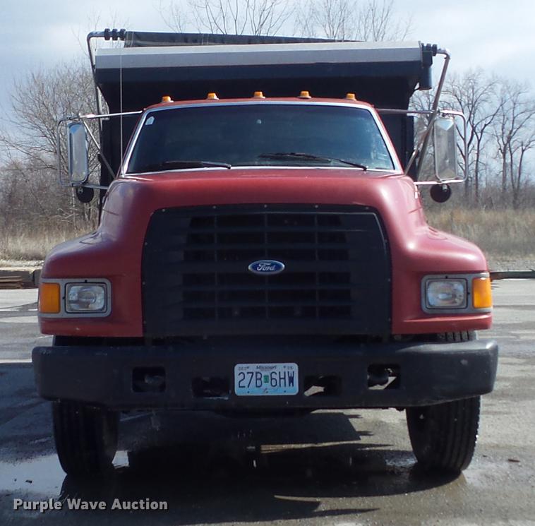image for item DC7391 1996 Ford F800 dump truck