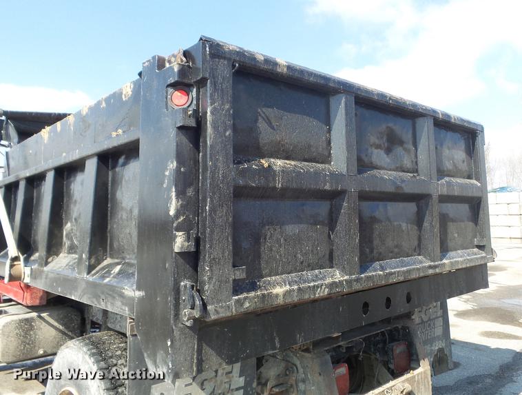 image for item DC7391 1996 Ford F800 dump truck