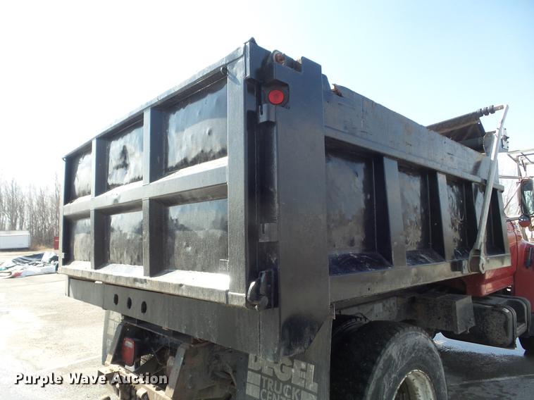 image for item DC7391 1996 Ford F800 dump truck