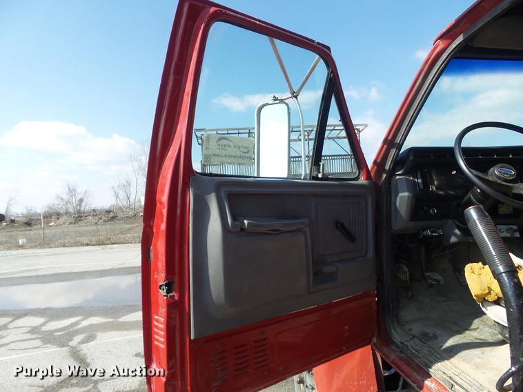 image for item DC7391 1996 Ford F800 dump truck