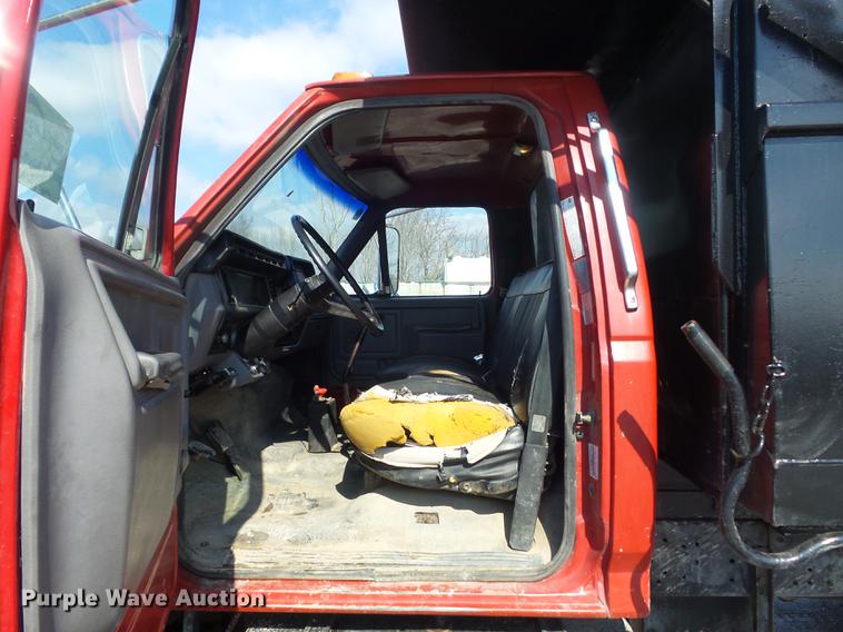 image for item DC7391 1996 Ford F800 dump truck