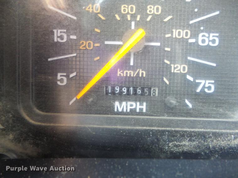 image for item DC7391 1996 Ford F800 dump truck