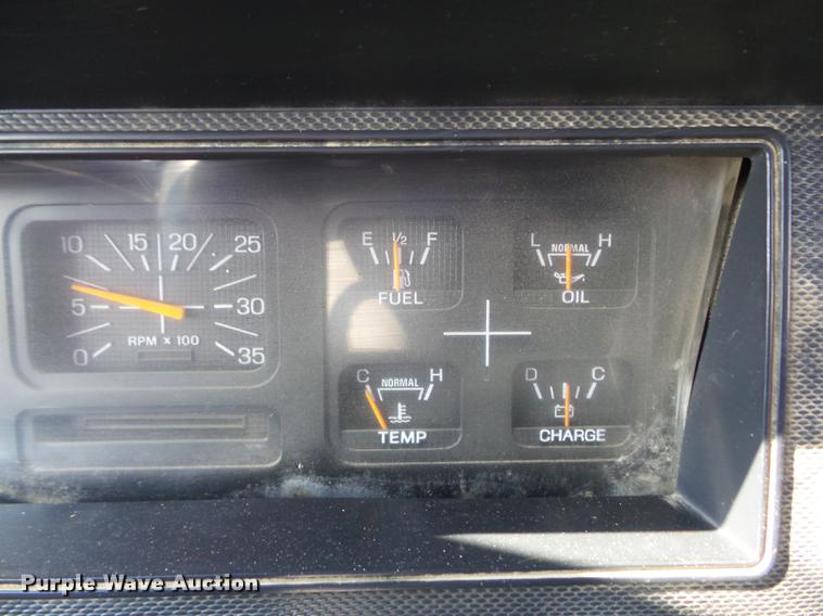 image for item DC7391 1996 Ford F800 dump truck