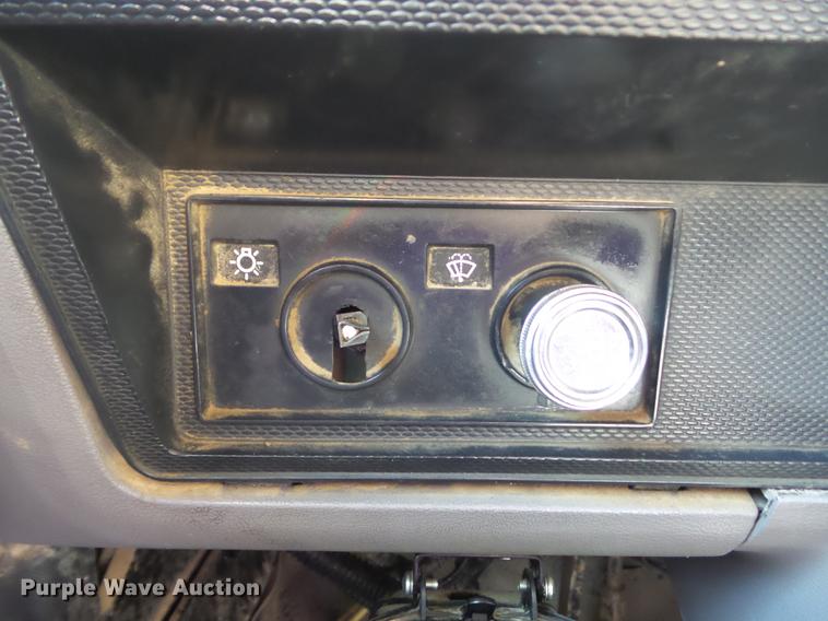 image for item DC7391 1996 Ford F800 dump truck