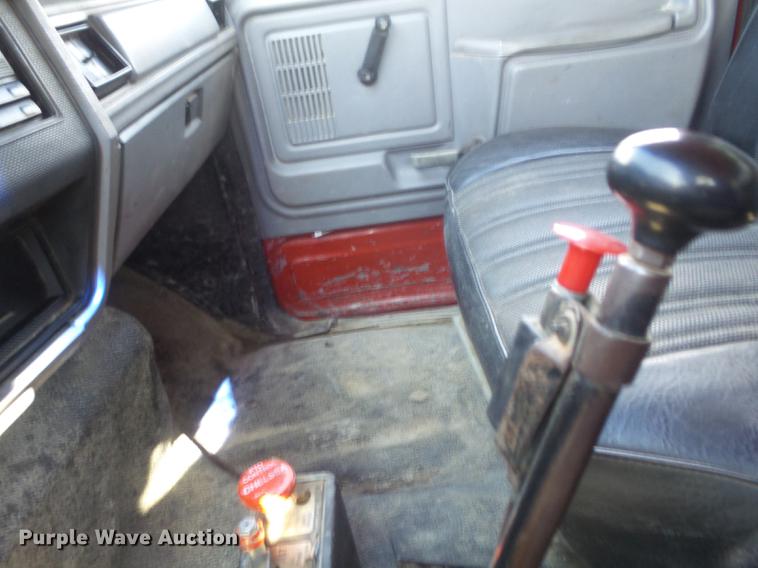 image for item DC7391 1996 Ford F800 dump truck