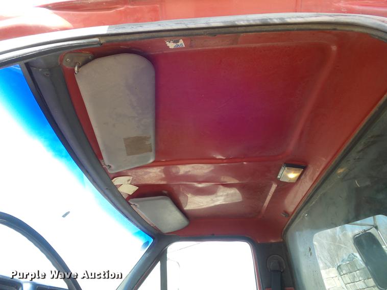 image for item DC7391 1996 Ford F800 dump truck