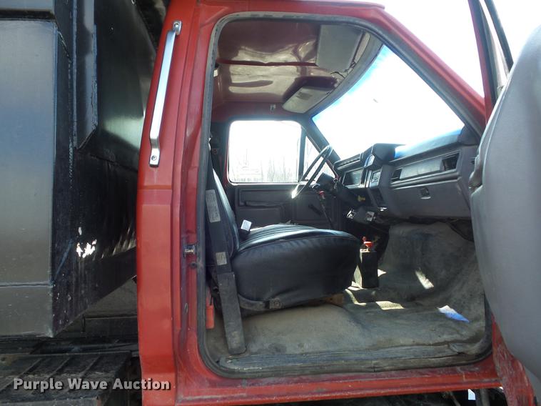 image for item DC7391 1996 Ford F800 dump truck
