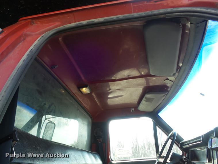 image for item DC7391 1996 Ford F800 dump truck