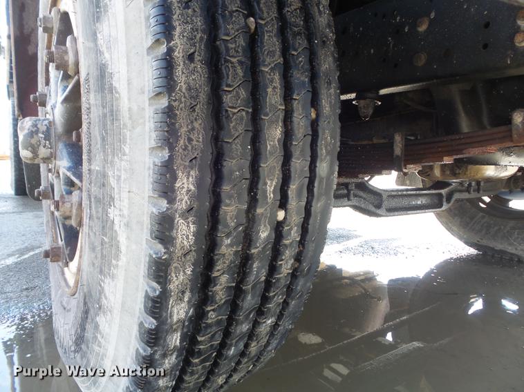 image for item DC7391 1996 Ford F800 dump truck