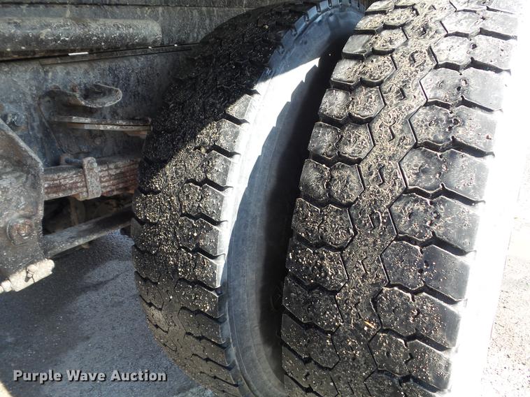 image for item DC7391 1996 Ford F800 dump truck