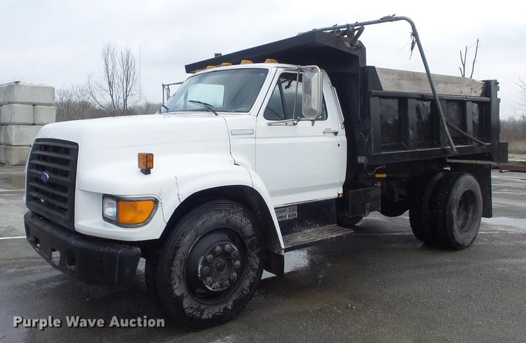 image for item DC7394 1995 Ford F800 dump truck