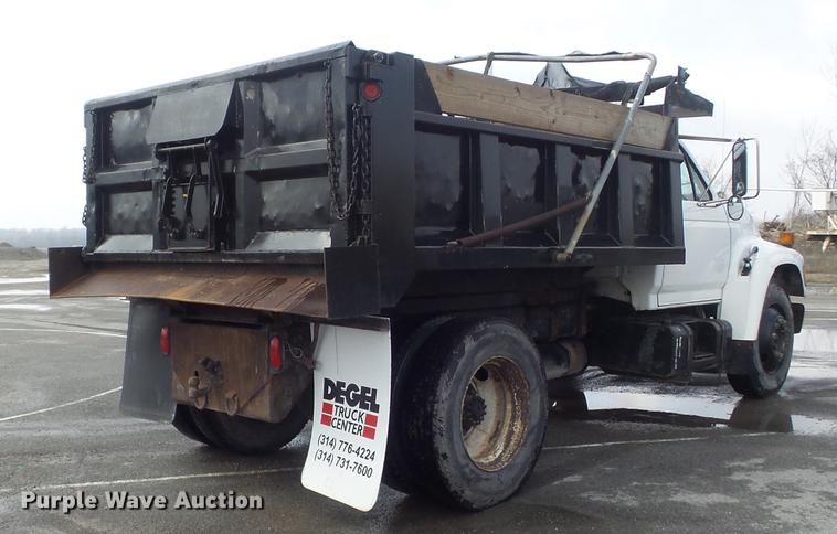 image for item DC7394 1995 Ford F800 dump truck
