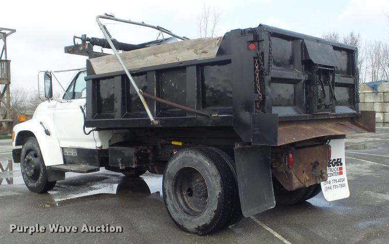 image for item DC7394 1995 Ford F800 dump truck