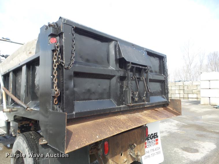 image for item DC7394 1995 Ford F800 dump truck