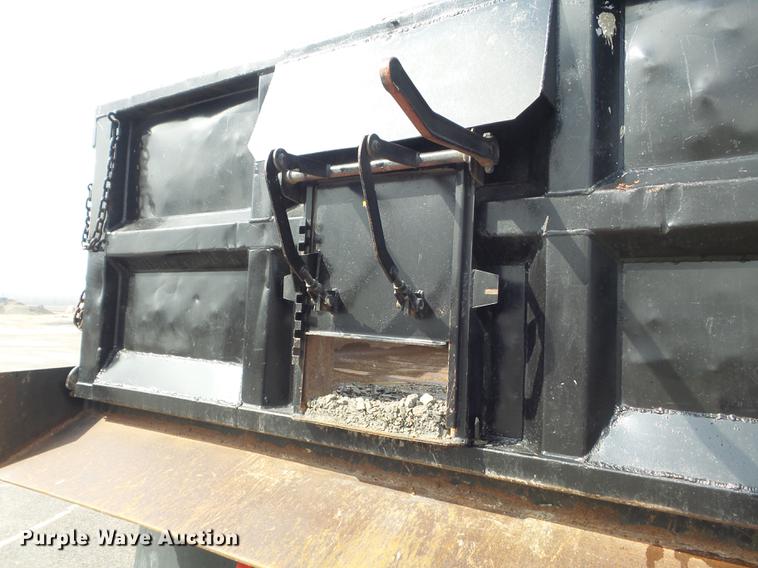 image for item DC7394 1995 Ford F800 dump truck