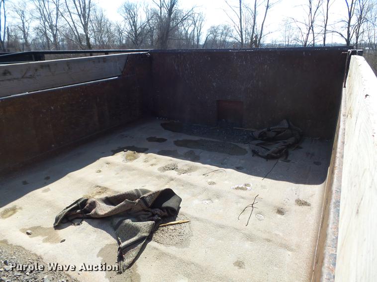 image for item DC7394 1995 Ford F800 dump truck