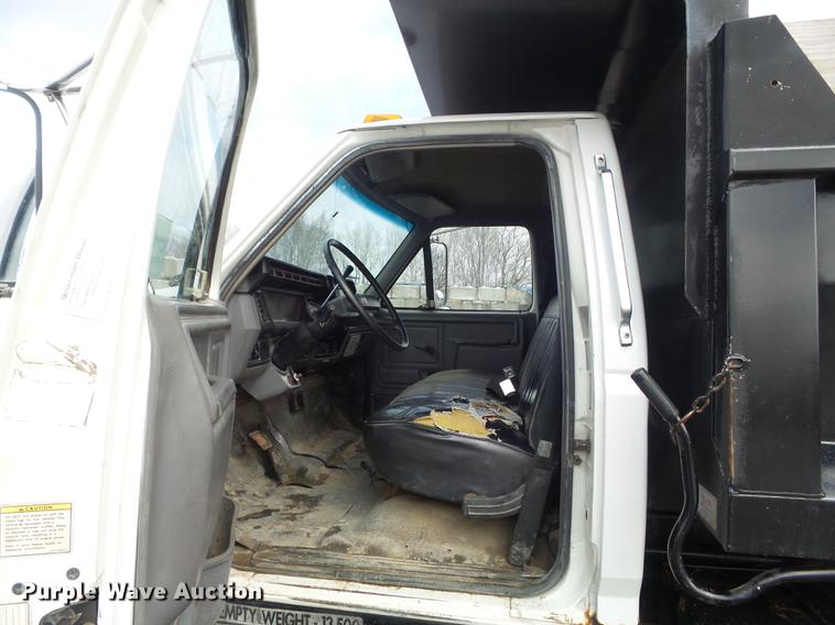 image for item DC7394 1995 Ford F800 dump truck