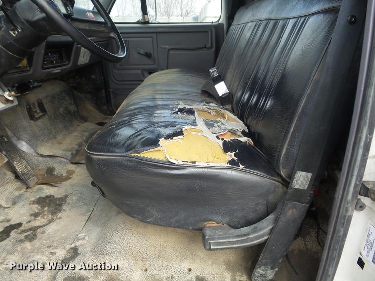 image for item DC7394 1995 Ford F800 dump truck