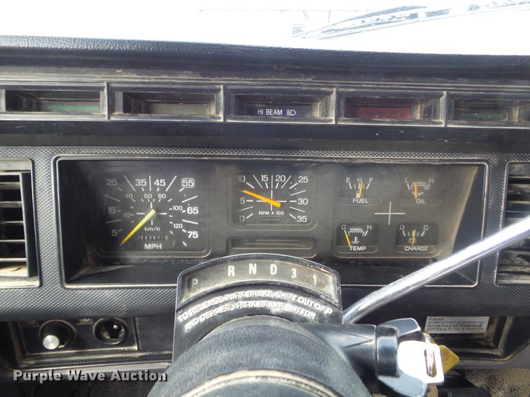 image for item DC7394 1995 Ford F800 dump truck