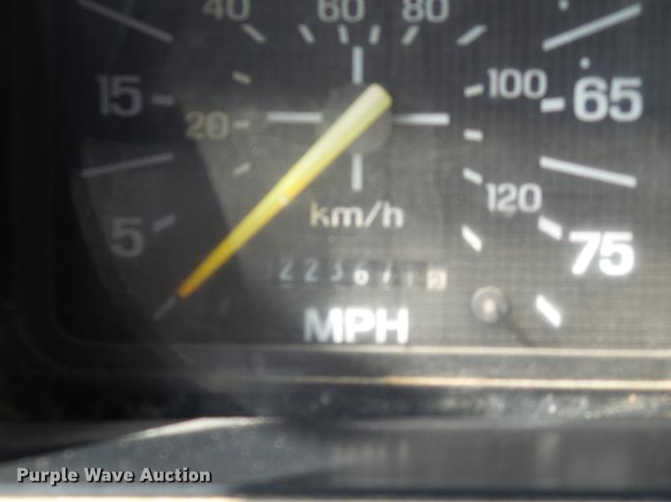 image for item DC7394 1995 Ford F800 dump truck