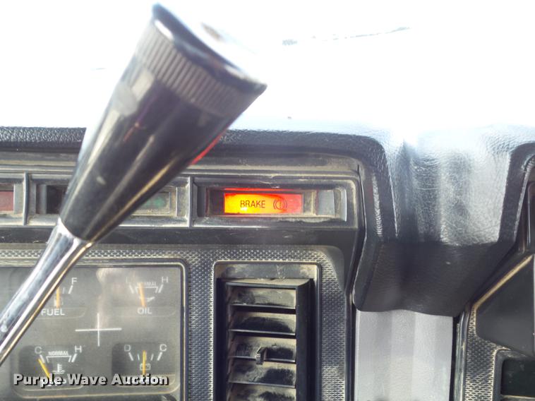 image for item DC7394 1995 Ford F800 dump truck