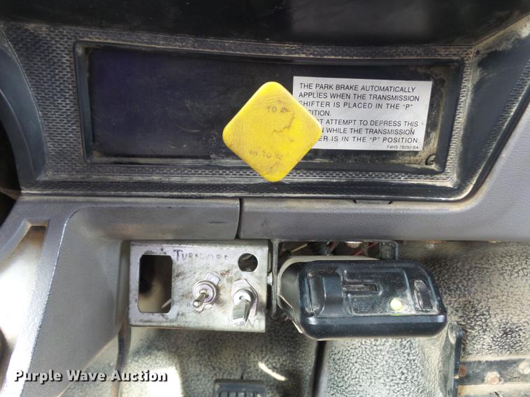 image for item DC7394 1995 Ford F800 dump truck