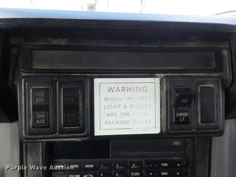 image for item DC7394 1995 Ford F800 dump truck