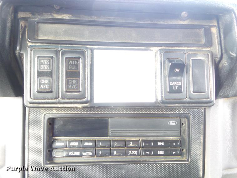 image for item DC7394 1995 Ford F800 dump truck