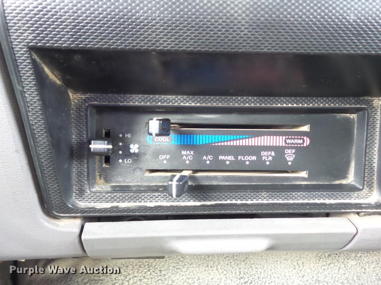 image for item DC7394 1995 Ford F800 dump truck