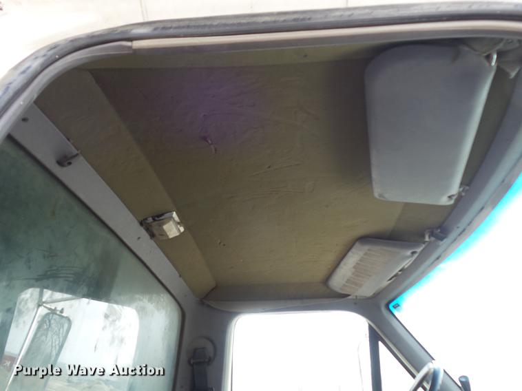 image for item DC7394 1995 Ford F800 dump truck