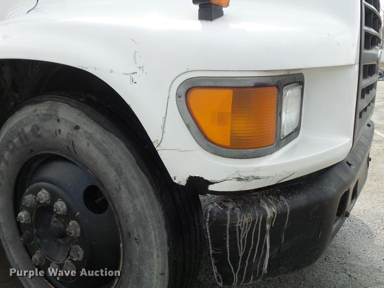 image for item DC7394 1995 Ford F800 dump truck