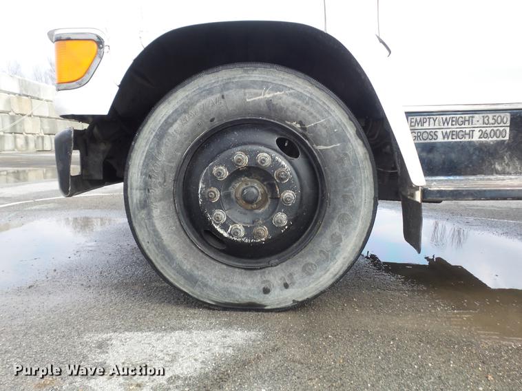 image for item DC7394 1995 Ford F800 dump truck