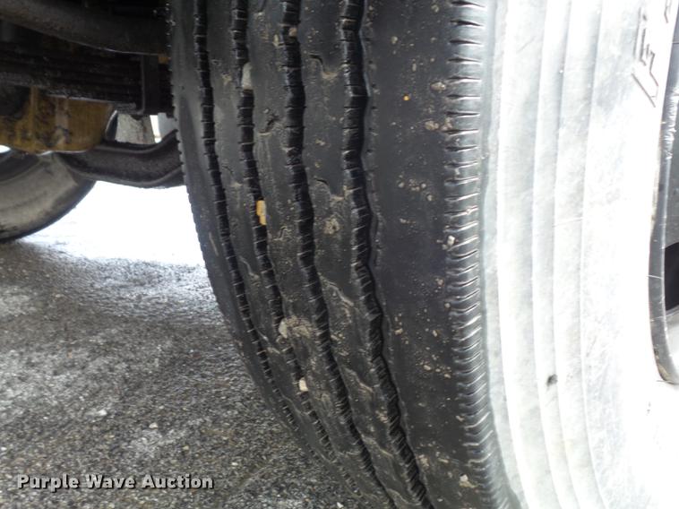 image for item DC7394 1995 Ford F800 dump truck