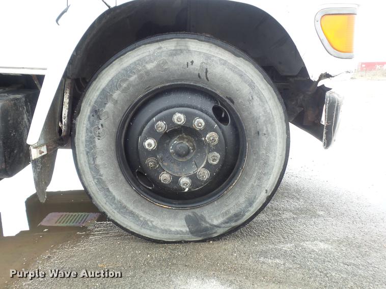 image for item DC7394 1995 Ford F800 dump truck