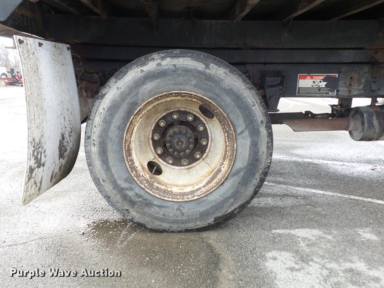 image for item DC7394 1995 Ford F800 dump truck