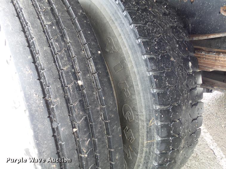 image for item DC7394 1995 Ford F800 dump truck