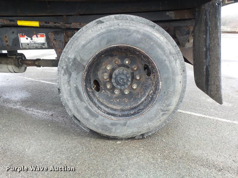 image for item DC7394 1995 Ford F800 dump truck