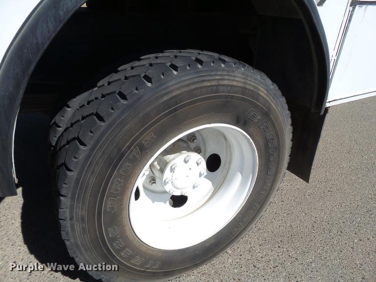 image for item DD1231 2000 GMC C7500 bucket truck